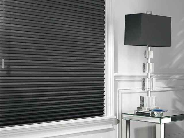 Ideal for eclectic rooms: Duette® Architella® honeycombs